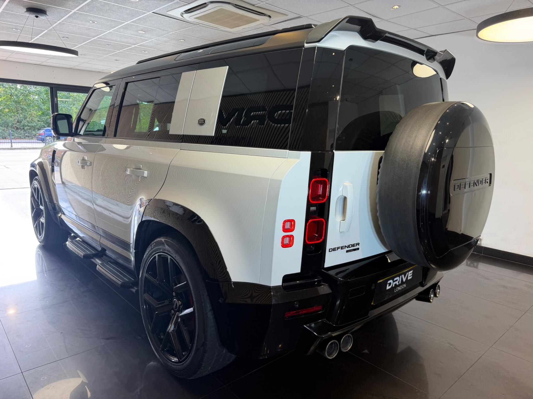 Land Rover Defender 110
